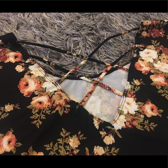 Sexy SJS 🌸🌼🌸Floral Strappy-Back Blouse - Picture 7 of 8